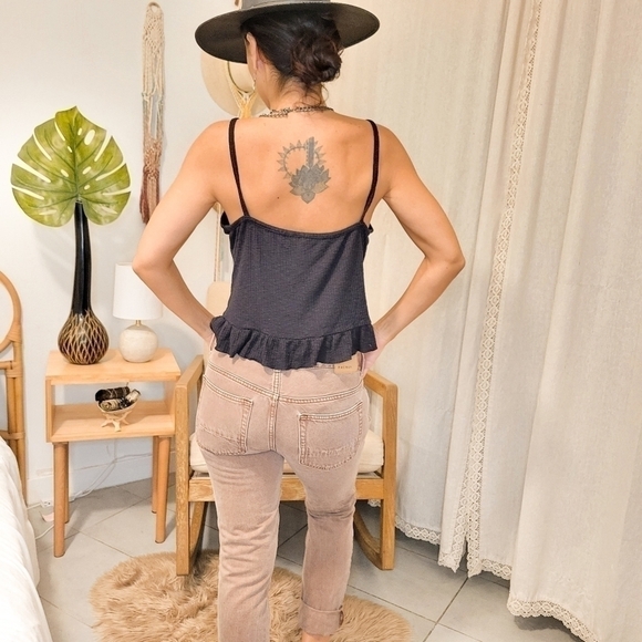 IRIS Women's Spaghetti strap Crop Top Ruffle Trim Hem Black Size L - Picture 2 of 7